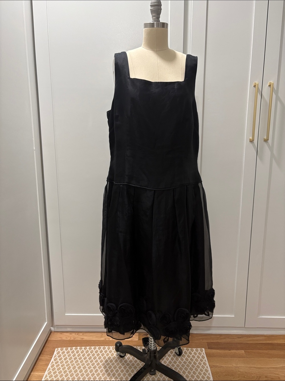 Black Sleeveless Evening Dress